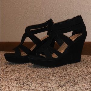 Black Wedges